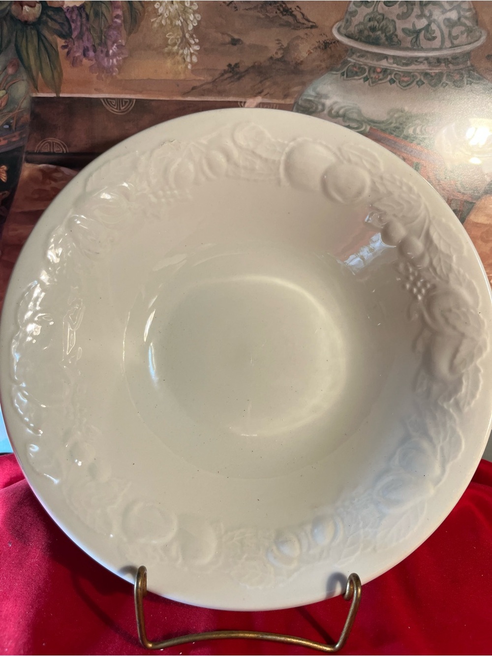 White Embossed Ceramic Serving Bowl - Elegant Floral Design